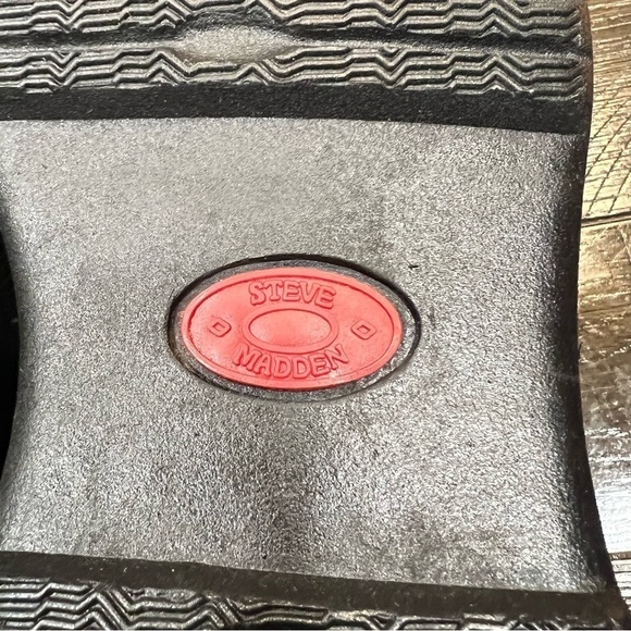 New in box Steve Madden Menlow black loafers with detailed white stitching, 9.5. - Picture 9 of 16